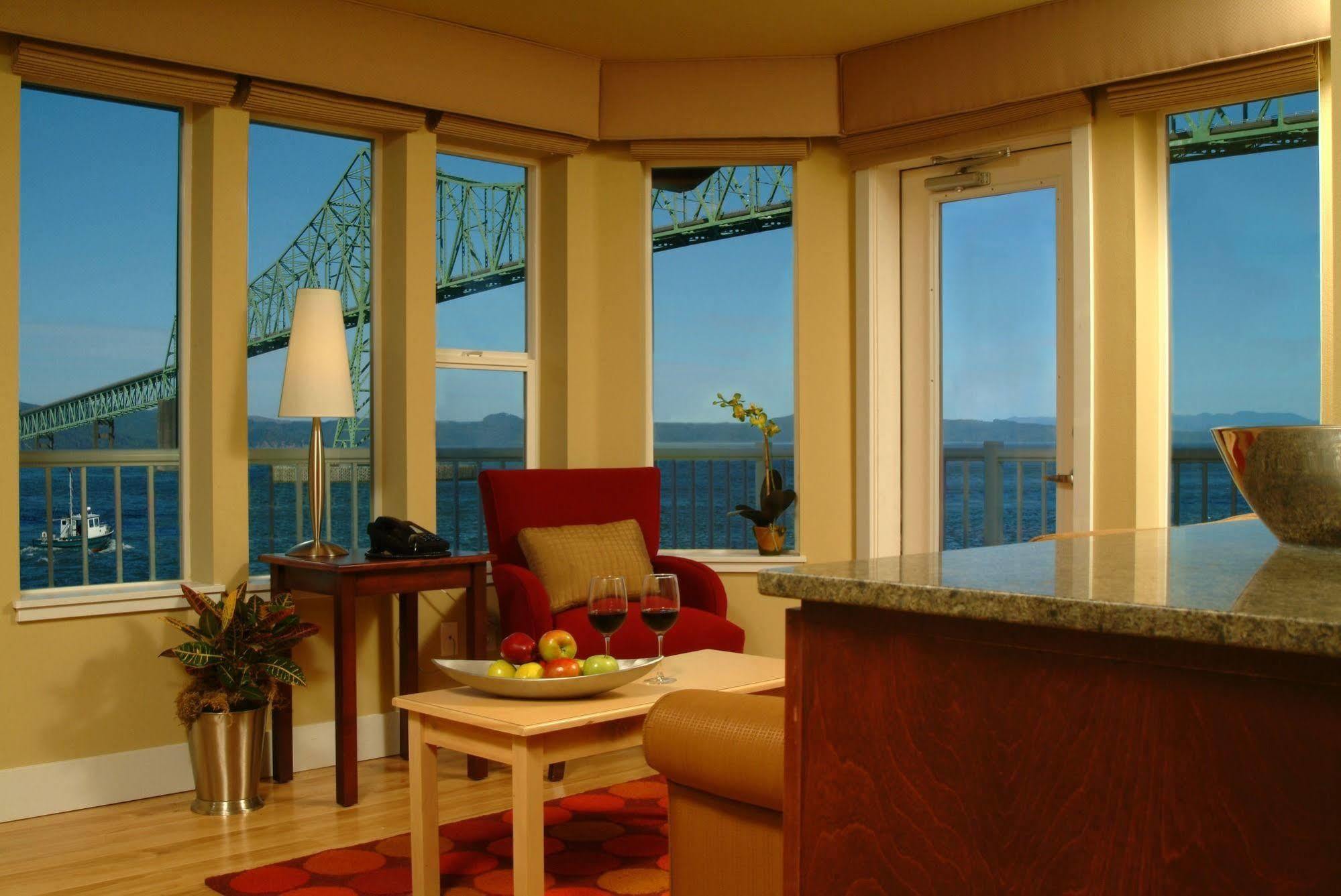 Cannery Pier Hotel & Spa 아스토리아 외부 사진
