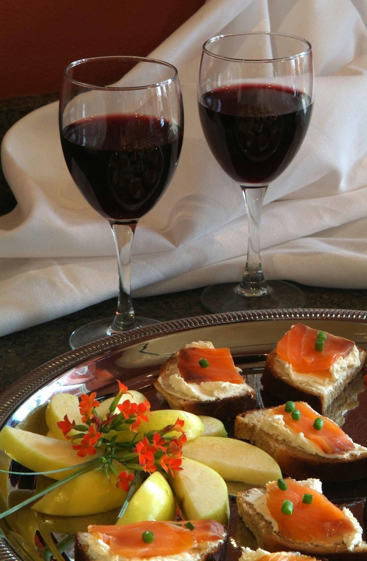 Cannery Pier Hotel & Spa 아스토리아 외부 사진